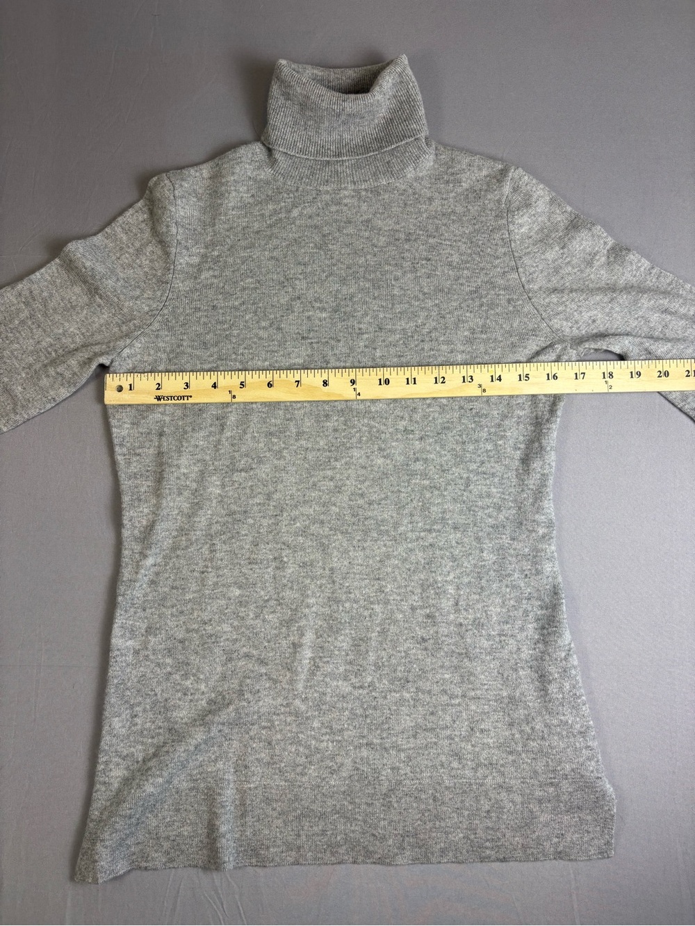 Kinross Cashmere 100% Cashmere Grey Turtleneck Women's Sweater size medium - Picture 6 of 10